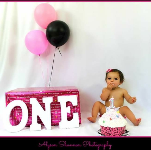 "ONE" Prop Letters for Photography or Wall Decor - Picture 1 of 8